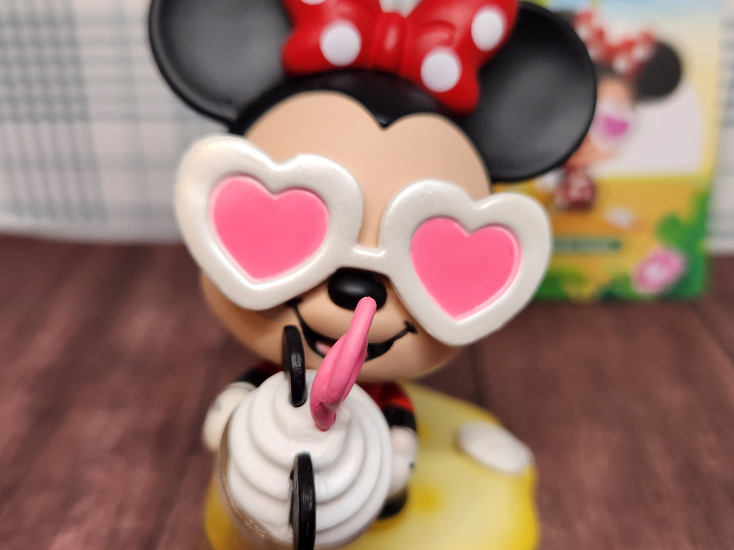 Minnie Mouse Summer Beach Figure